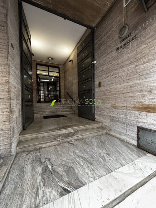 Oficina Sosa Prado - Oficina en 25 de Mayo esquina Misiones de 30mts2 con baño propio y porteria, amplio y en buien estado · Foto 8