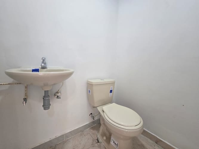 Local en arriendo en El Poblado, Medellín, 20 m² · foto 4 de 9