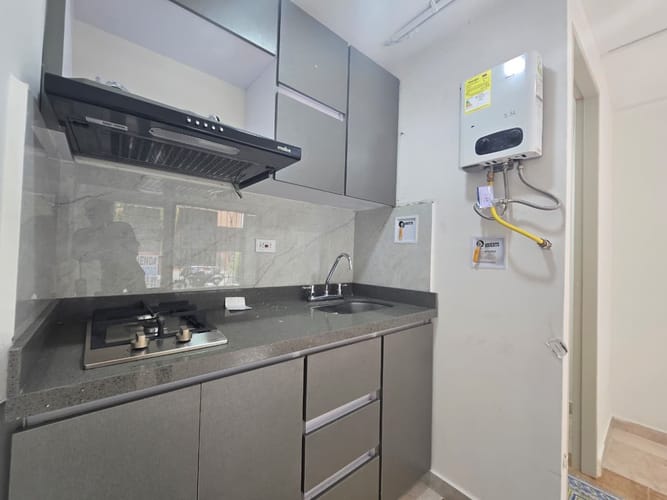 Local en arriendo en El Poblado, Medellín, 20 m² · foto 8 de 9