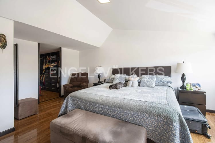 Casa de 5 alcobas en venta en Niza, Bogotá, 325 m² · foto 10 de 20