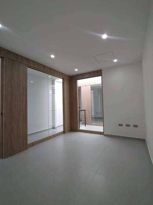 Oficina en arriendo en La Ceja, 90 m² · foto 2 de 8