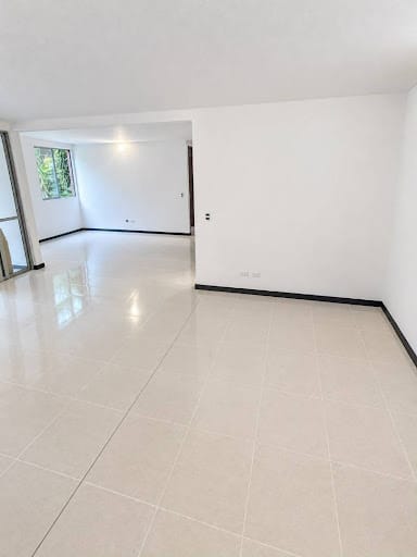 Apartamento de 2 alcobas en arriendo en Señorial, Envigado, 75 m² · foto 5 de 13
