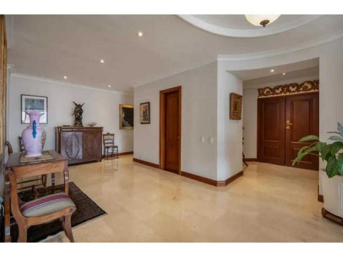 Apartamento de 3 alcobas en venta en El Poblado, Medellín, 386 m² · foto 4 de 23