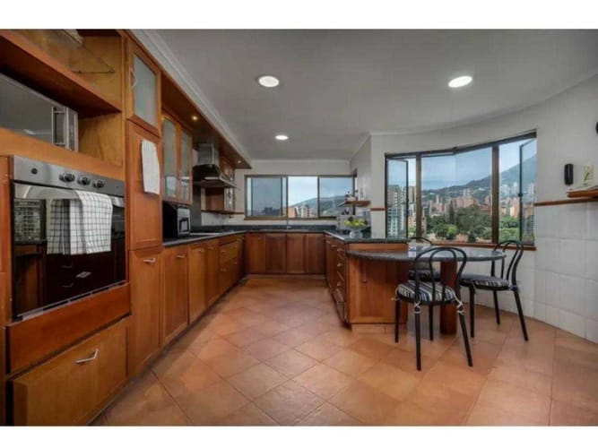 Apartamento de 3 alcobas en venta en El Poblado, Medellín, 386 m² · foto 8 de 23