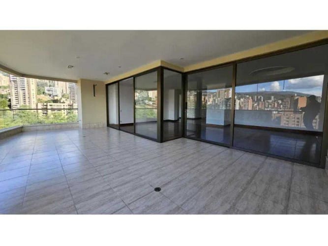 Apartamento de 3 alcobas en venta en El Poblado, Medellín, 386 m² · foto 16 de 23