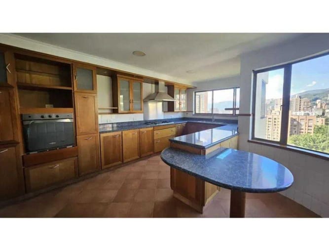 Apartamento de 3 alcobas en venta en El Poblado, Medellín, 386 m² · foto 17 de 23