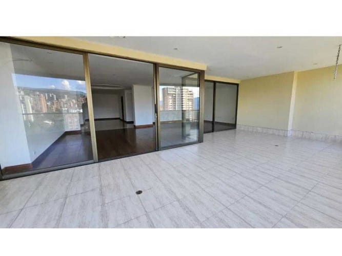 Apartamento de 3 alcobas en venta en El Poblado, Medellín, 386 m² · foto 21 de 23