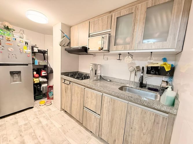 Apartamento de 3 alcobas en venta en Quinta Paredes, Bogotá, 68 m² · foto 3 de 12