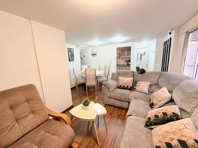 Apartamento de 3 alcobas en venta en Quinta Paredes, Bogotá, 68 m² · foto 2 de 12