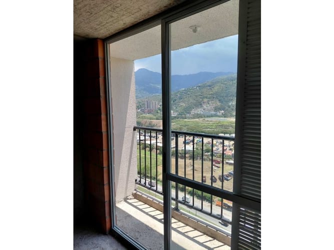 Apartamento de 3 alcobas en venta en La Navarra, Bello, 54 m² · foto 3 de 12