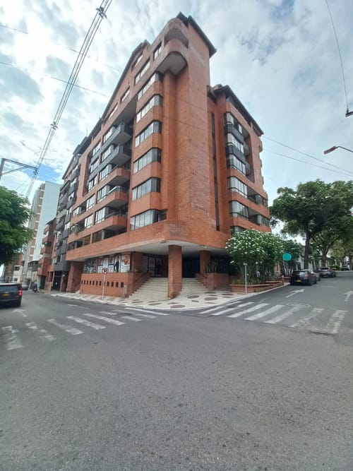 Apartamento de 3 alcobas en venta en La Pola, Ibagué, 105 m² · foto 2 de 24