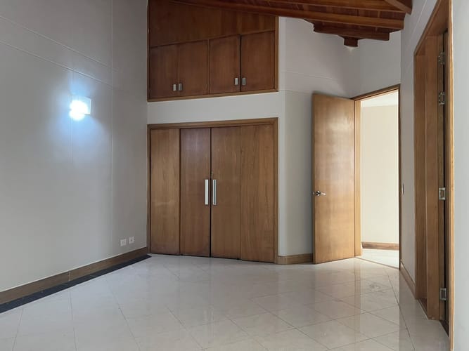 Casa de 3 alcobas en venta en Camino Verde, Envigado, 380 m² · foto 7 de 19