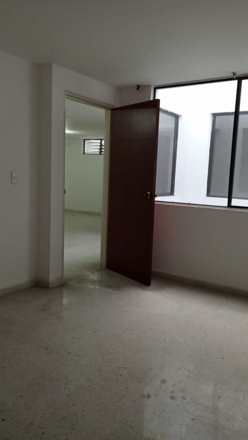 Oficina en arriendo en El Limonar, Cali, 90 m² · foto 6 de 8