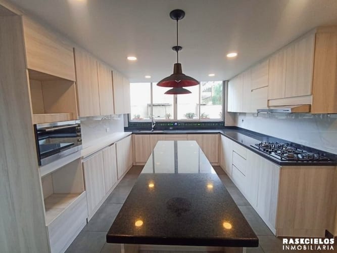 Apartamento de 5 alcobas en venta en Colasania, Medellín, 329 m² · foto 2 de 24