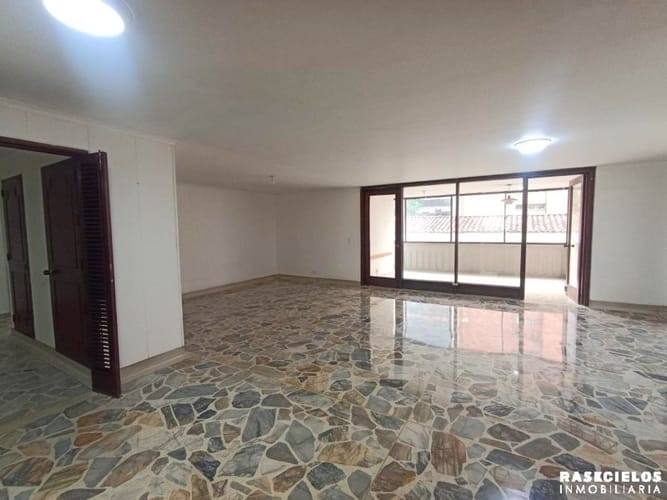 Apartamento de 5 alcobas en venta en Colasania, Medellín, 329 m² · foto 3 de 24