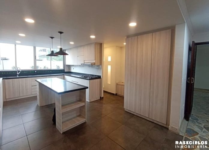 Apartamento de 5 alcobas en venta en Colasania, Medellín, 329 m² · foto 4 de 24