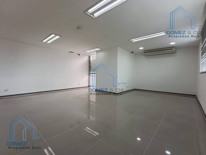 Oficina en arriendo en Milla De Oro, Medellín, 55 m² · foto 2 de 9