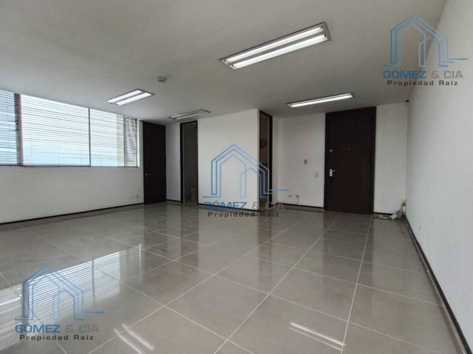 Consultorio en arriendo en Milla De Oro, Medellín, 55 m² · foto 3 de 9
