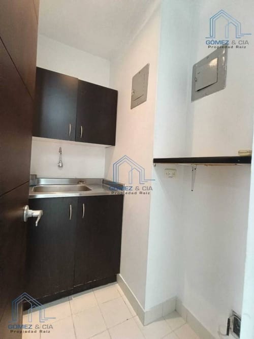 Consultorio en arriendo en Milla De Oro, Medellín, 55 m² · foto 5 de 9