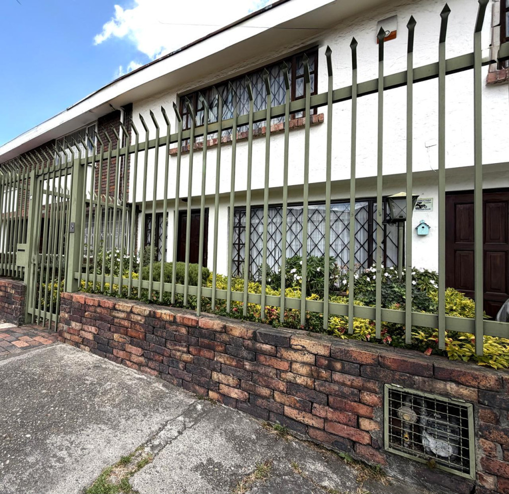 Casa en venta en Polo Club, Bogotá · foto 2 de 24