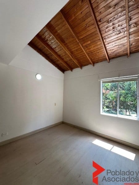 Apartamento de 4 alcobas en arriendo en La Frontera, Medellín, 400 m² · foto 13 de 22