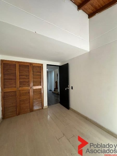 Apartamento de 4 alcobas en arriendo en La Frontera, Medellín, 400 m² · foto 14 de 22
