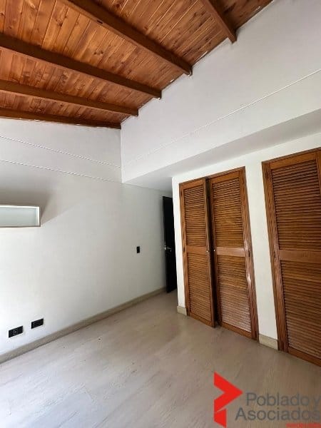 Apartamento de 4 alcobas en arriendo en La Frontera, Medellín, 400 m² · foto 16 de 22
