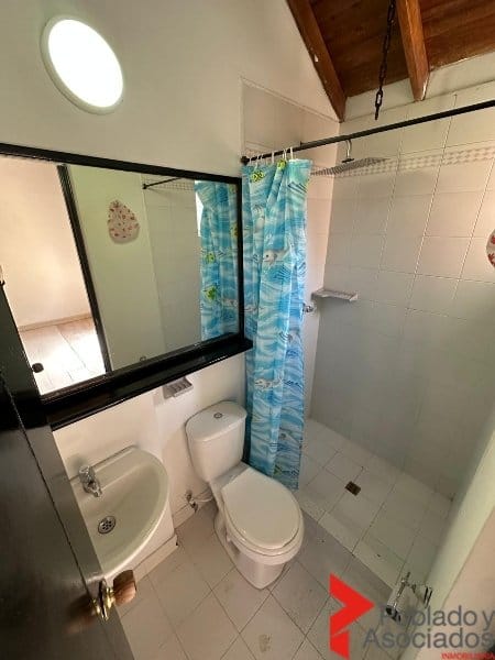 Apartamento de 4 alcobas en arriendo en La Frontera, Medellín, 400 m² · foto 18 de 22