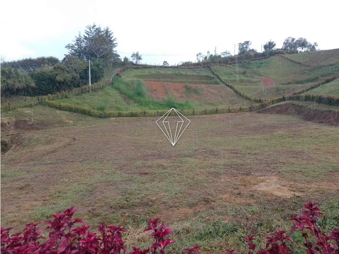 Lote en venta en El Carmen De Viboral, El Carmen de Viboral, 2700 m² · foto 2 de 12
