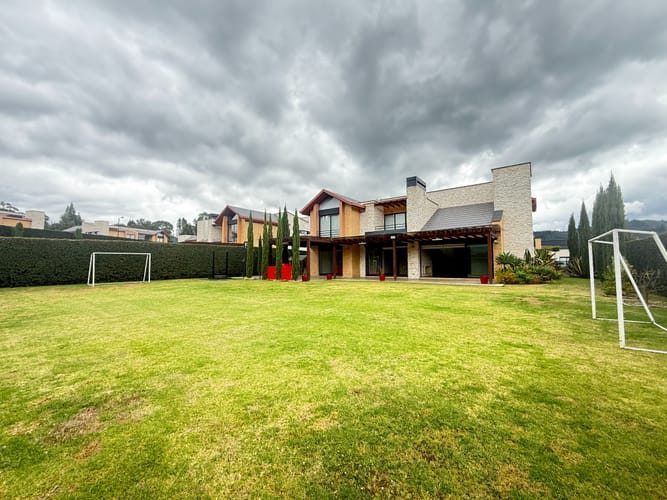 Casa de 4 alcobas en arriendo en Hatogrande, Sopó, 368 m² · foto 11 de 20