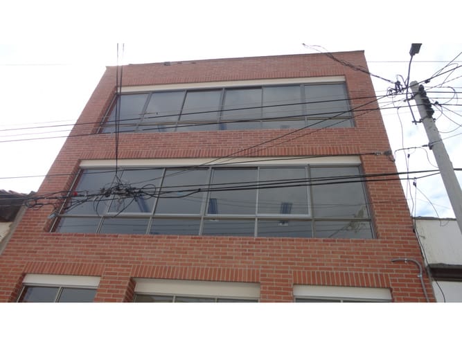 Edificio en venta en Los Libertadores, Cali, 1484 m² · foto 2 de 8
