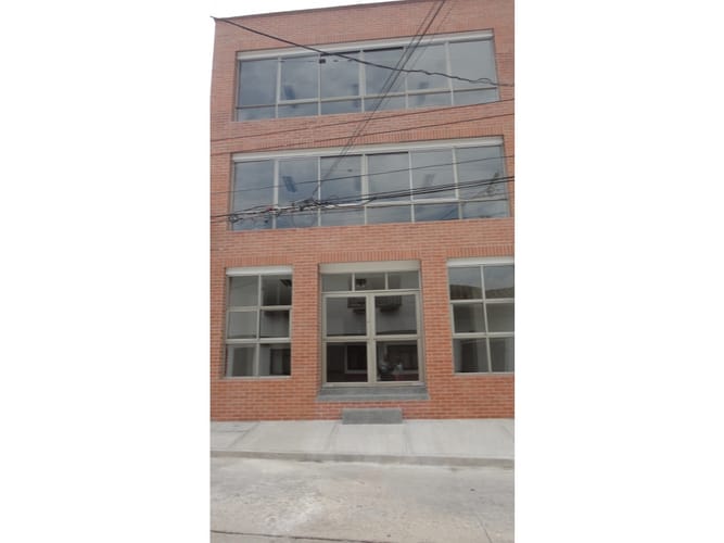 Edificio en venta en Los Libertadores, Cali, 1484 m² · foto 3 de 8