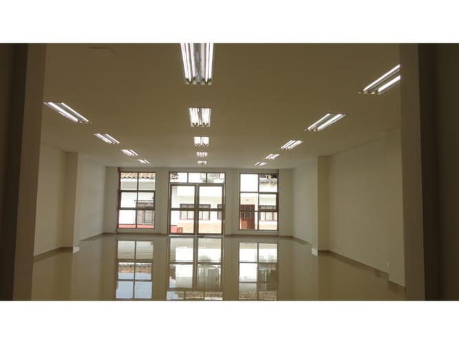Edificio en venta en Los Libertadores, Cali, 1484 m² · foto 5 de 8
