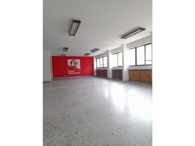 Edificio en venta en San Pedro, Cali, 950 m² · foto 2 de 12