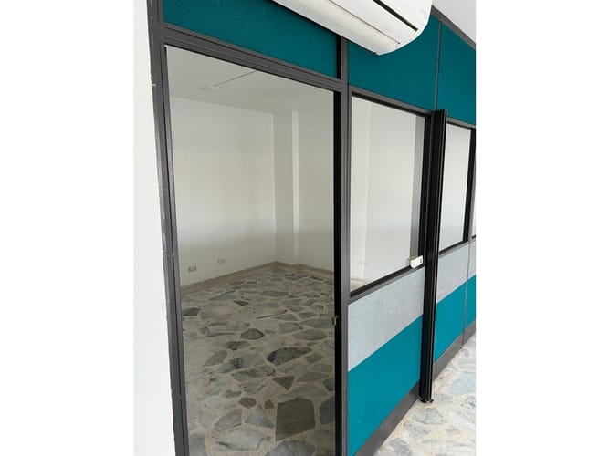 Oficina en venta en Departamental, Cali, 50 m² · foto 2 de 5