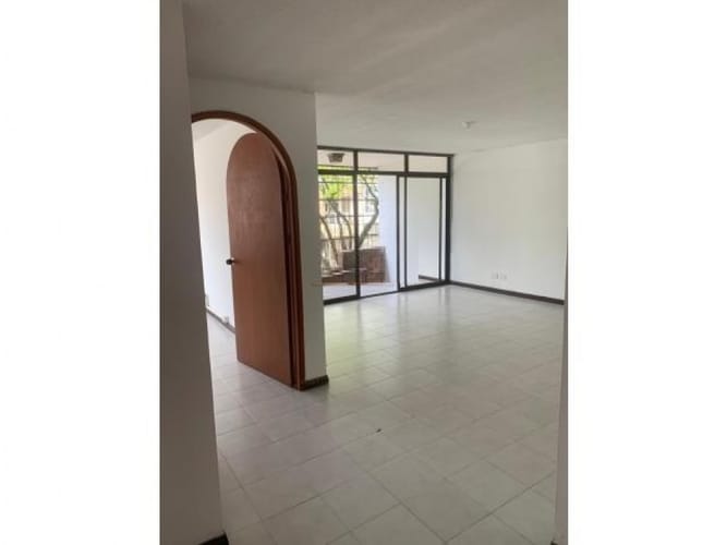 Edificio en venta en Tequendama, Cali, 644 m² · foto 2 de 11