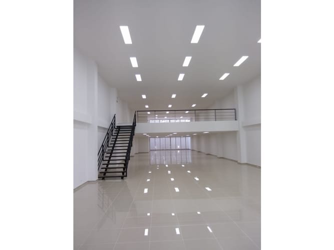 Local en venta en El Cedro, Cali, 660 m² · foto 3 de 12