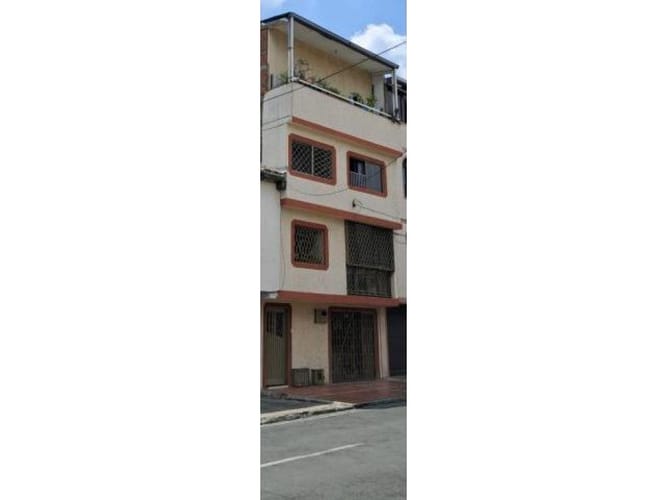Edificio en venta en Alameda, Cali, 240 m² · foto 2 de 24