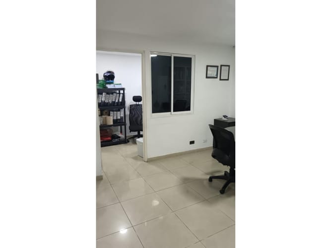 Oficina en venta en El Piloto, Cali, 42 m² · foto 2 de 4