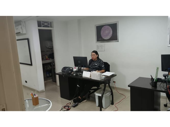 Oficina en venta en El Piloto, Cali, 42 m² · foto 3 de 4