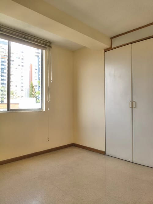 Apartamento de 3 alcobas en arriendo en Loma De Los Bernal, Medellín, 77 m² · foto 7 de 10