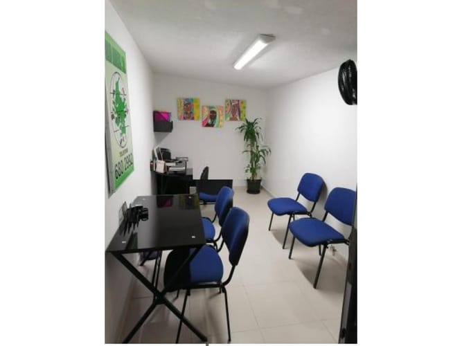 Oficina en venta en Prados Del Norte, Cali, 11 m² · foto 2 de 3