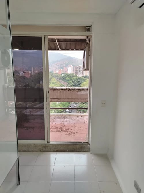 Oficina en arriendo en Estadio, Medellín, 36 m² · foto 6 de 10