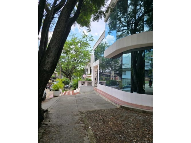 Edificio en venta en La Nueva Base, Cali, 320 m² · foto 2 de 11