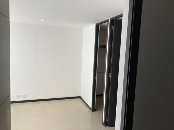 Apartamento en venta en El Poblado, Medellín · foto 4 de 12