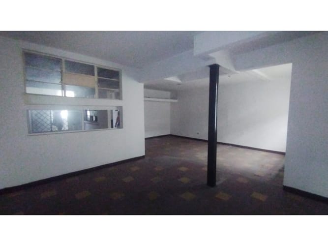 Casa de 3 alcobas en venta en Bretaña, Cali, 370 m² · foto 3 de 18