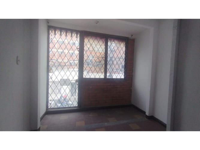 Casa de 3 alcobas en venta en Bretaña, Cali, 370 m² · foto 9 de 18
