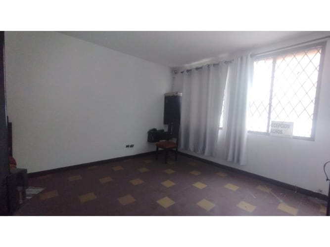 Casa de 3 alcobas en venta en Bretaña, Cali, 370 m² · foto 10 de 18
