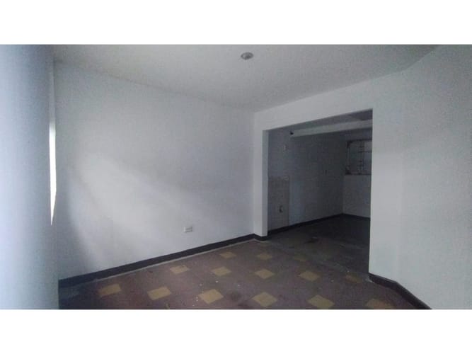 Casa de 3 alcobas en venta en Bretaña, Cali, 370 m² · foto 17 de 18