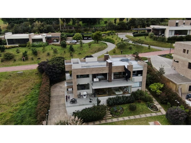 Casa de 4 alcobas en venta en Mercenario, Sopó, 378 m² · foto 2 de 24